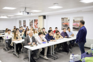 CUEC0386 300x200 - Enrique Tomás imparte sesión sobre emprendimiento en ITAérea Madrid