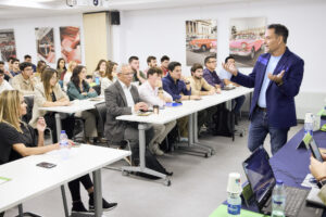 CUEC0449 300x200 - Enrique Tomás imparte sesión sobre emprendimiento en ITAérea Madrid