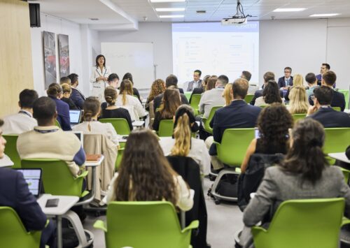 Dña. María José Cuenda, Directora General Comercial e Inmobiliaria de Aena, imparte conferencia extraordinaria en ITAérea Madrid